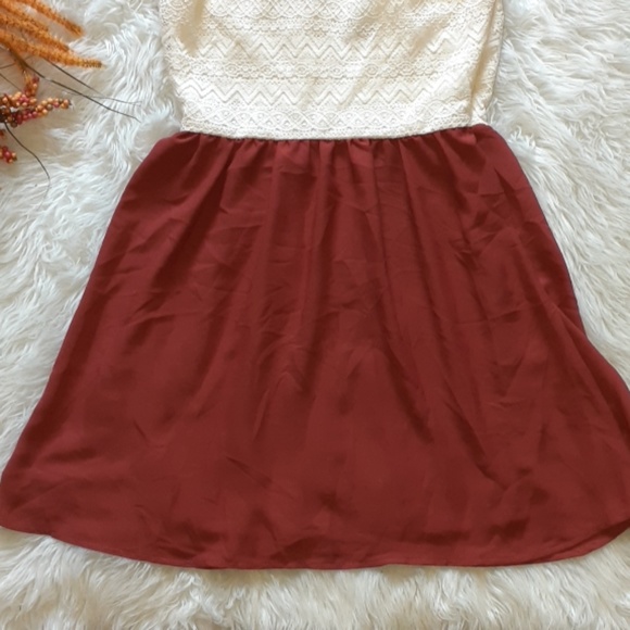 TOBI | Lace Dress - Picture 3 of 6